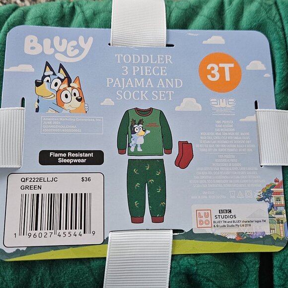 Kids Bluey Holiday Pajama Bundle, 3T  Top, bottom and socks. NWT - Picture 4 of 5